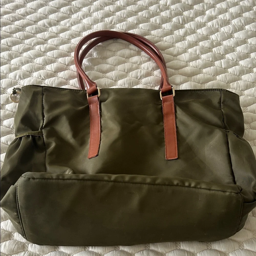 Chic Olive Tote with Brown Handles - Picture 4 of 8